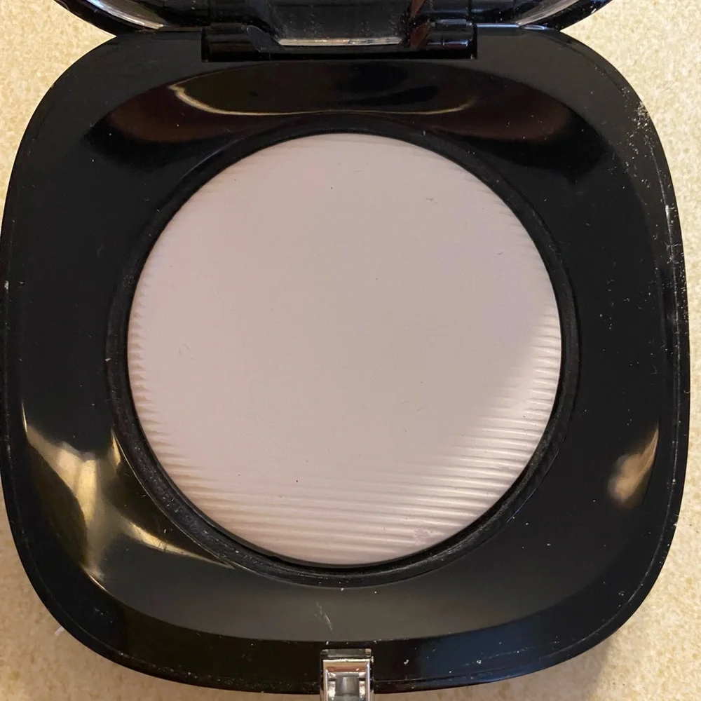Marc Jacobs Finishing Powder Finish Line 100 Discontinued